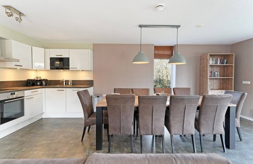Ouddorp House | Beautiful luxury design holiday homes 2 minutes from the beach with large garden, jacuzzi, porch and trampoline (dogs allowed).