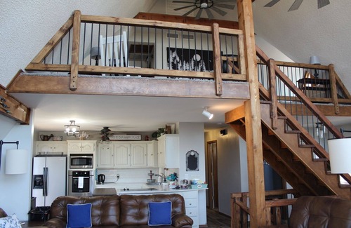 Wagoner Cabin | Beautiful, Majestic Log Cabin Large Game Room and Lake View