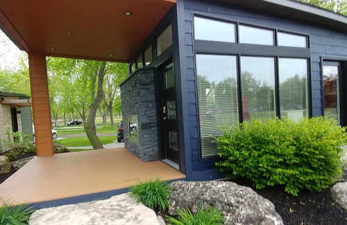 Pointe aux Roches Cottage | Beautiful modern cottage for rent located on a golf course