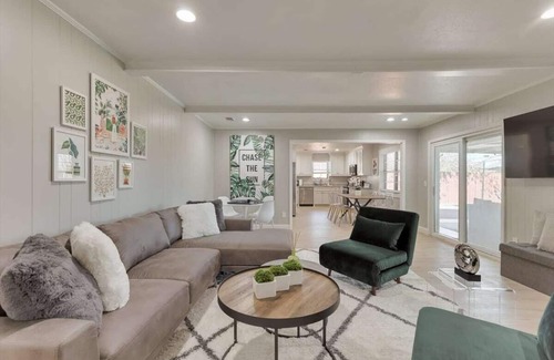 Plano House | Beautiful Modern Home, Pool for Groups and Families