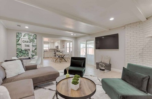 Plano House | Beautiful Modern Home, Pool for Groups and Families