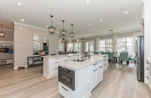 Mayhew House | Beautiful Modern Lake Home in Mooresville NC