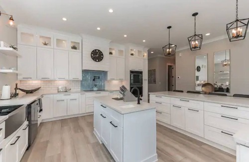 Mayhew House | Beautiful Modern Lake Home in Mooresville NC