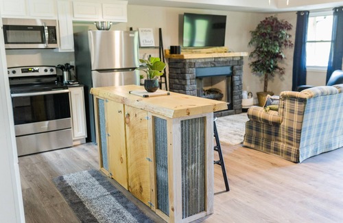 Black Fork Cabin | Beautiful, Modern Mountain Cabin with beautiful view. Close to ski resorts!