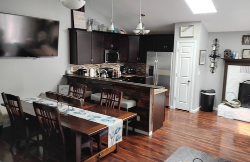 Rockrimmon House | Beautiful Mountain Views Nearn Hiking & Biking Trails + Foosball Table