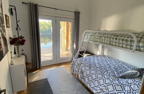The Archipelago Cottage | Beautiful Muskoka Lakehouse on Healey Lake! Pets welcome!