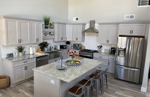 Russell Springs House | Beautiful NEW 4br 3 ba Barndaminium on Lake Cumberland