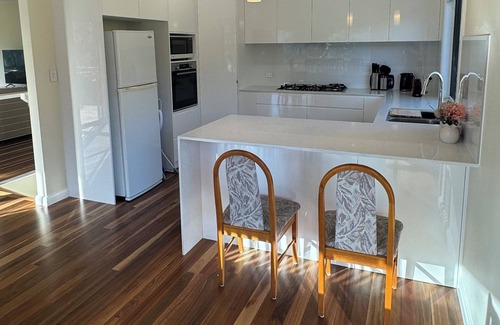 Elizabeth Beach House | Beautiful new home, 280m to the lake, 650m to the Beach, 300m to the pub.
