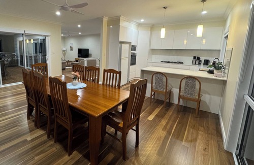Elizabeth Beach House | Beautiful new home, 280m to the lake, 650m to the Beach, 300m to the pub.