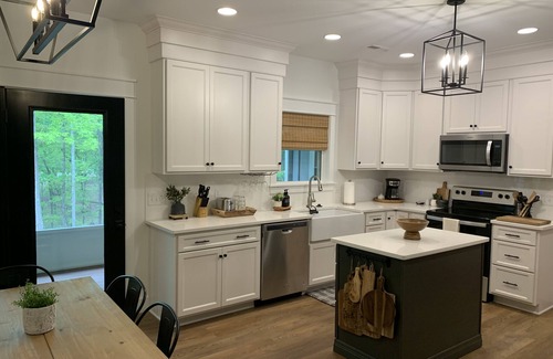 Almo House | Beautiful new home at Kentucky Lake with community pool! Close to Murray State!