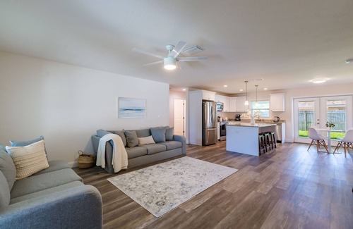 Clearwater House | Beautiful new home minutes away from beach