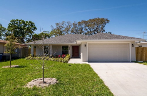 Clearwater House | Beautiful new home minutes away from beach