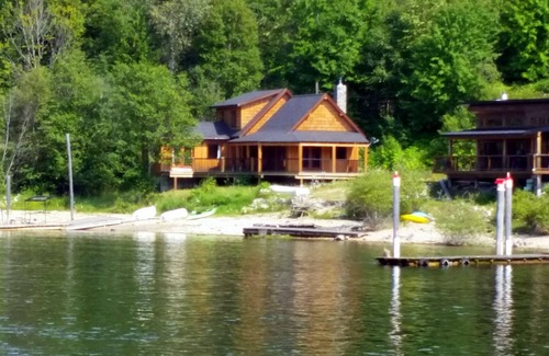 Proctor House | Beautiful Newer Waterfront Home