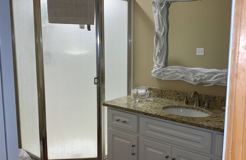 Abbeville House | Beautiful, Newly Renovated LakeFront Home-Pet Friendly