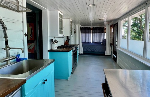 Colington House | Beautiful OBX "Seaglass" Cottage- Newly Renovated & Close to the Beach