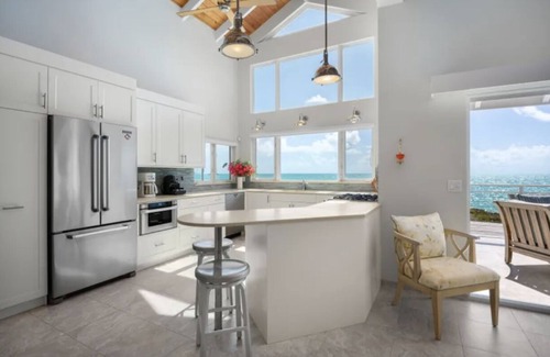 Juba Sound Villa | Beautiful ocean front villa in heart of Providenciales