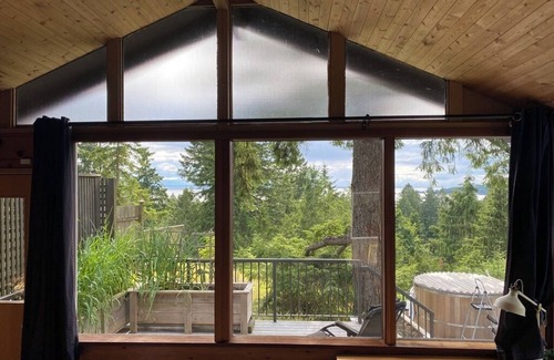 Bowen Island House | Beautiful Ocean View Home with Chef's Kitchen