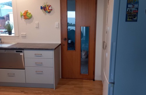 Kakanui House | Beautiful ocean view from this lovely holiday home