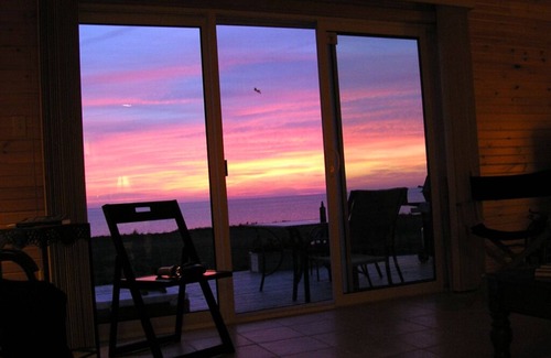 Borden-Carleton Cottage | Beautiful oceanfront beach house,family friendly,WiFi,lg deck,bbq .