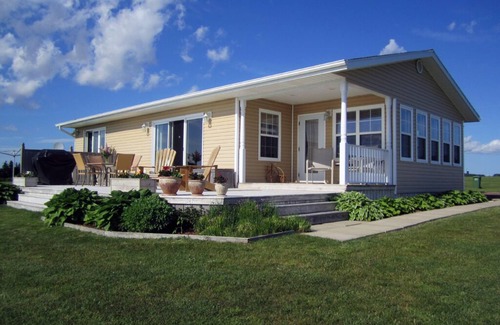 Borden-Carleton Cottage | Beautiful oceanfront beach house,family friendly,WiFi,lg deck,bbq .