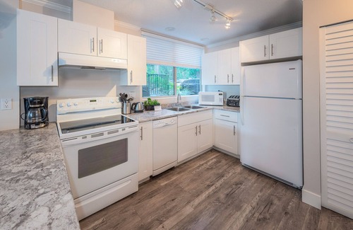 Yellow Point Condo | Beautiful Oceanfront Condo with Beach & Pool, Hot Tub and private dock