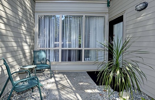 Yellow Point Condo | Beautiful Oceanfront Condo with Beach & Pool, Hot Tub and private dock