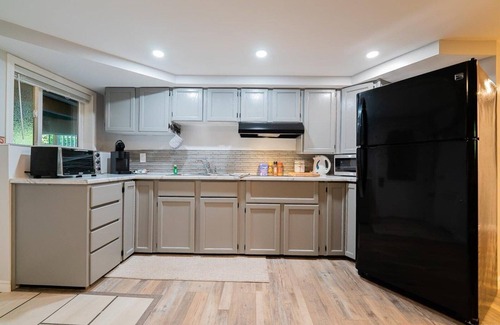 North Oyster Apartment | Beautiful oceanside "suite" with hot tub