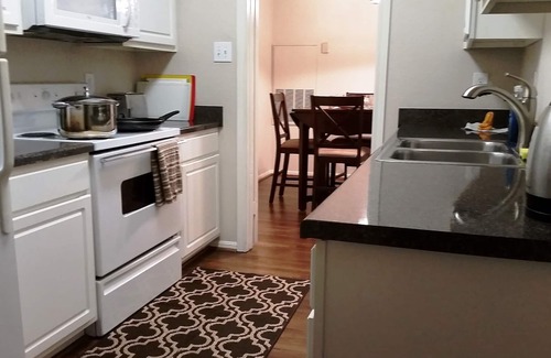 Texas Medical Center Condo | Beautiful One Bed, 10+ years Superhost, Vicinity of MD Anderson, TMC, Rice U.