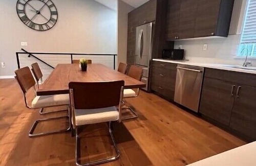 Centennial House | Beautiful One Family ADU - Near PDX - Waterfront