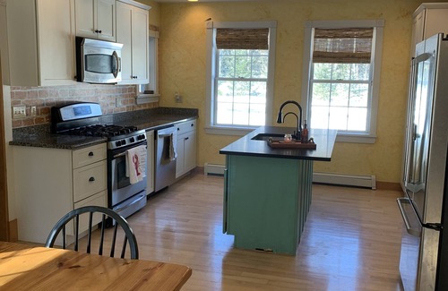 Marshfield House | Beautiful open lodge type house in Quiet wooded area.