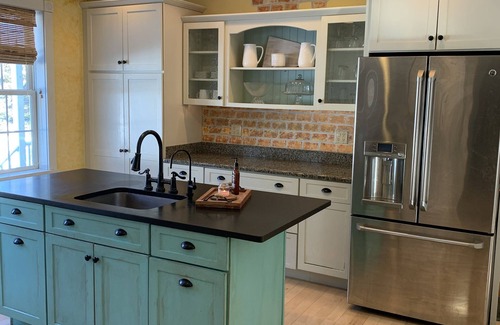 Marshfield House | Beautiful open lodge type house in Quiet wooded area.