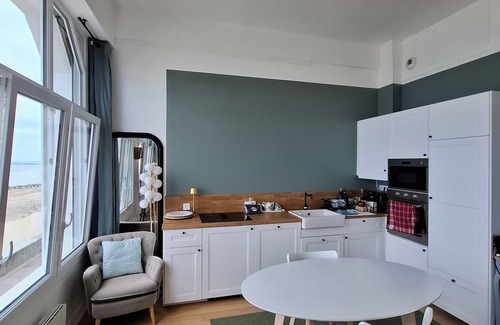 Agon-Coutainville Apartment | BEAUTIFUL PANORAMIC SEA VIEW EXCEPTIONAL LOCATION APARTMENT 3* ALL COMFORTS