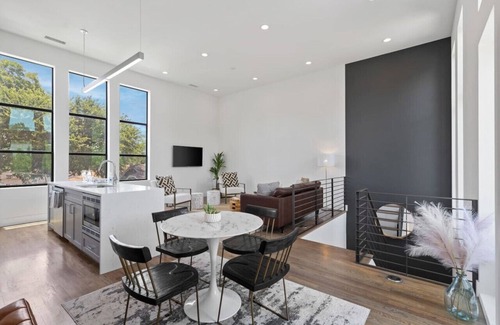 Knox - Henderson House | Beautiful Perfectly Located Deluxe 2 Bed Townhome