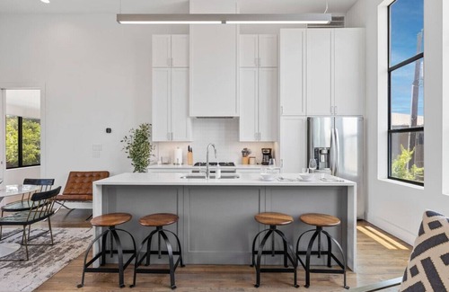Knox - Henderson House | Beautiful Perfectly Located Deluxe 2 Bed Townhome