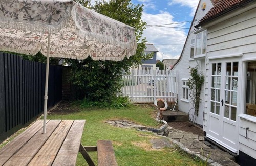 West Mersea Cottage | Beautiful period fisherman's cottage