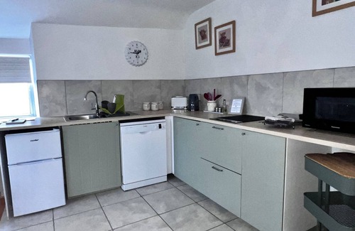 Tidenham Cottage | Beautiful pet-friendly cottage within four acres of main house, Wye Valley AONB