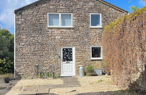 Tidenham Cottage | Beautiful pet-friendly cottage within four acres of main house, Wye Valley AONB