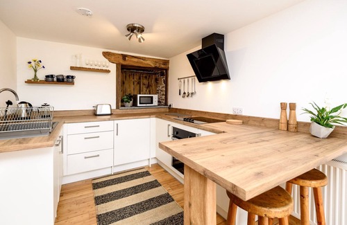 Torpoint House | Beautiful pet friendly cottage for two in peaceful location, close to the beach.