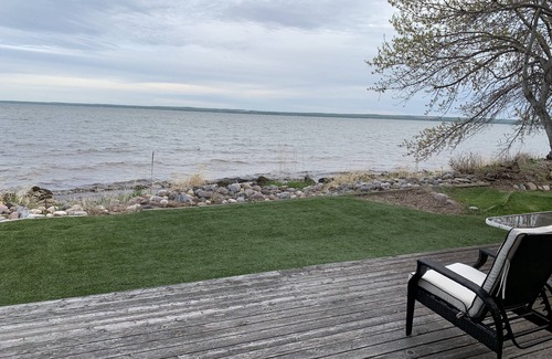 Westerose House | Beautiful Pigeon Lake Front Property for Rent