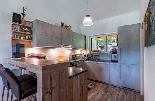 Maria Woerth House | Beautiful private villa for 7 guests with WIFI, TV, terrace, pets allowed and parking