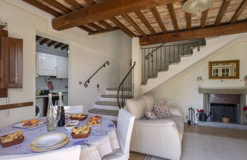 Pieve a Nievole Villa | Beautiful private villa with hot tub, A/C, WIFI, private pool, TV, patio, pets allowed and parking