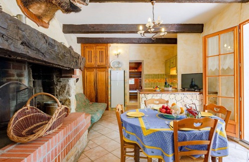 Regusse House | Beautiful private villa for 6 people with private pool, TV, patio and pets allowed