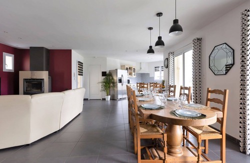 Saint-Martin-de-Seignanx House | Beautiful private villa for 8 people with WIFI, A/C, pool, TV, terrace and parking