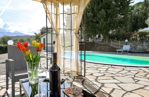 Castel del Piano House | Beautiful private villa with WIFI, private pool, TV, patio, pets allowed, panoramic view and par.