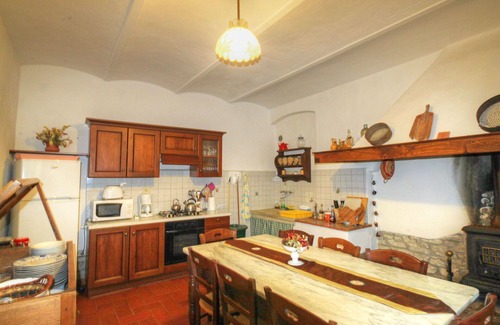 Radda in Chianti Villa | Beautiful private villa for 14 people with WIFI, private pool, TV, terrace and pets allowed