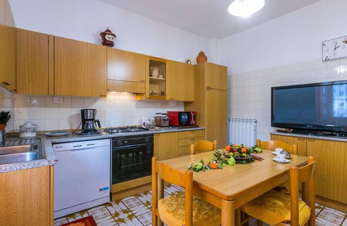 Montefollonico House | Beautiful private villa for 5 guests with WIFI, A/C, TV, patio, pets allowed and panoramic view