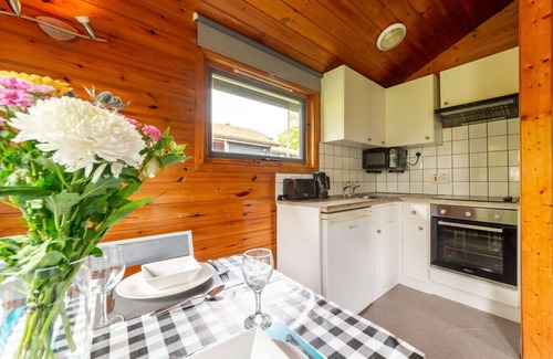 Brazzacott House | Beautiful private villa with WIFI, hot tub, TV, terrace, pets allowed, panoramic view and parking