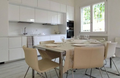 Forte dei Marmi Villa | Beautiful private villa for 12 people with WIFI, A/C, TV and patio