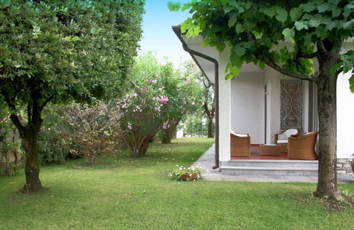 Forte dei Marmi Villa | Beautiful private villa for 12 people with WIFI, A/C, TV and patio