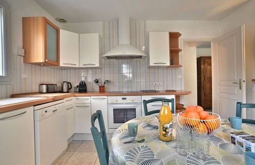 La Remigeasse House | Beautiful private villa for 8 people with WIFI, TV, terrace, pets allowed and parking